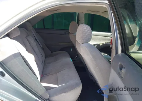 2002 Toyota Camry Le z USA, uszkodzony, nr VIN 4T1BE32K22U007923